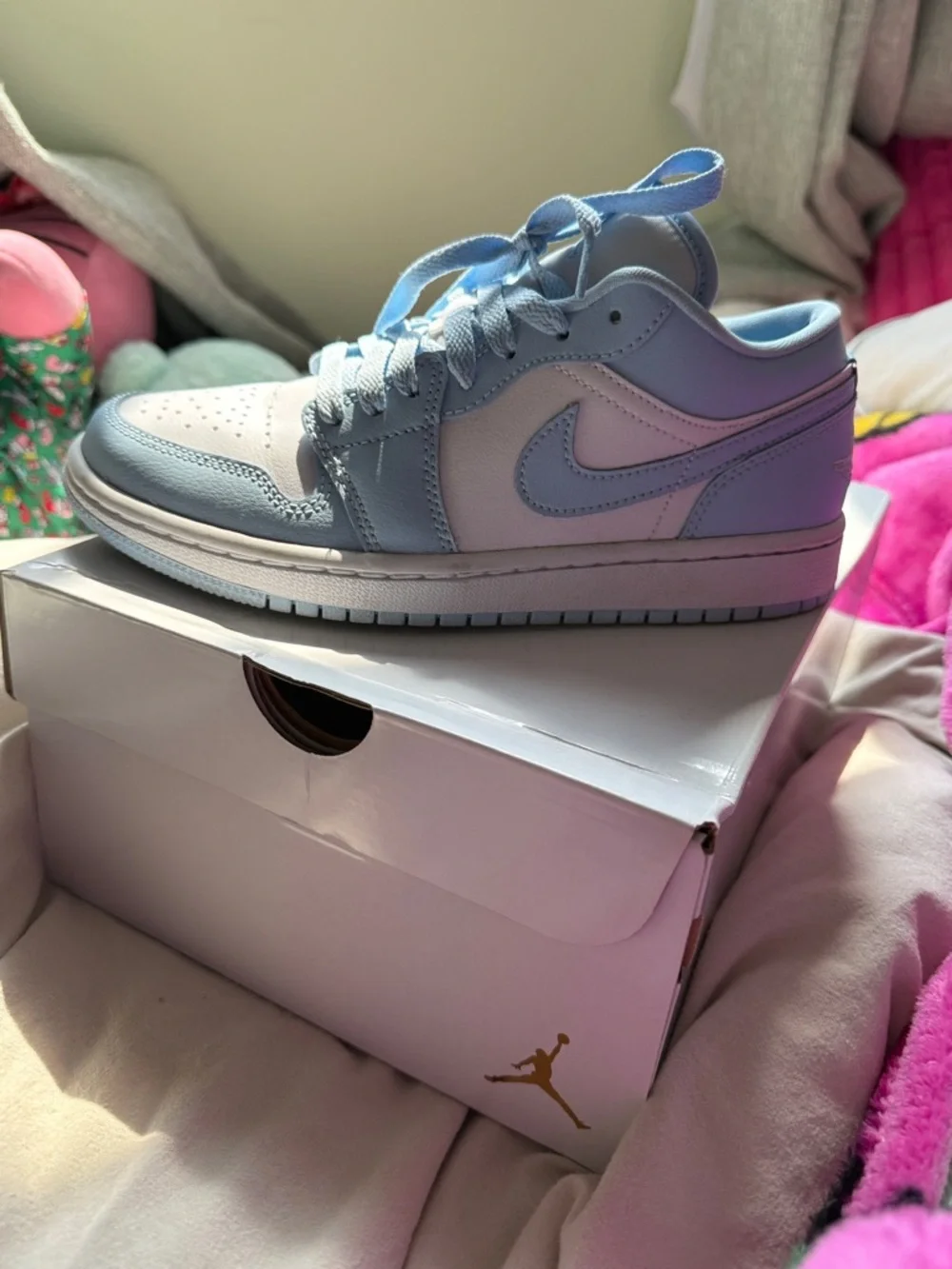 Nike Women’s Low Top Sneakers in Light Blue and White - Picture 2 of 11